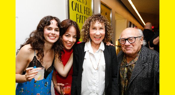 Arielle Goldman, Leslie Rodriguez Kritzer, Rhea Perlman, and Danny DeVito. Photo by Chasi Annexy.