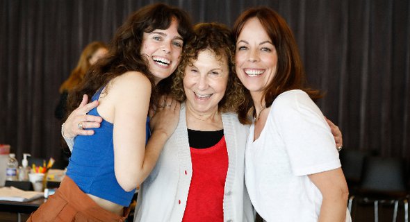 Arielle Goldman, Rhea Perlman, and Leslie Rodriguez Kritzer. Photo by Chasi Annexy.